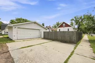 1021 9th Ave N, Fargo, ND 58102 - Photo 2