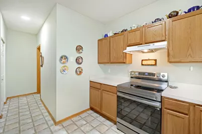 688 Cobblestone Way, Shakopee, MN 55379 - Photo 12
