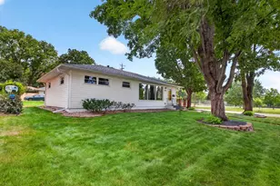 900 19th Ave NE, Rochester, MN 55906 - Photo 2
