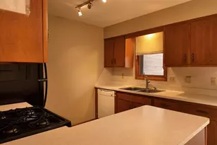 8833 Queen Ave S, Bloomington, MN 55431 - Photo 4