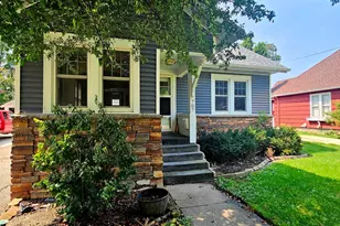 707 7th St NW, Austin, MN 55912 - Photo 2