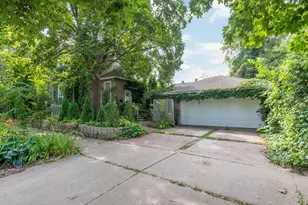 936 4th St E, Saint Paul, MN 55106 - Photo 1