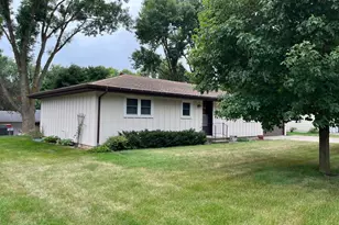 631 19th St, Windom, MN 56101 - Photo 2