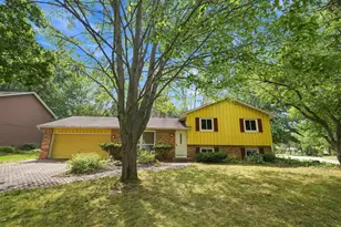 2527 Interlachen Dr, Stillwater, MN 55082 - Photo 1