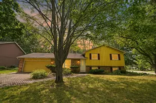 2527 Interlachen Dr, Stillwater, MN 55082 - Photo 2