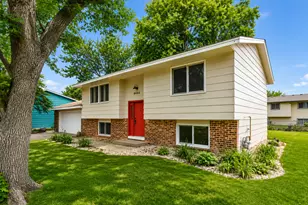 8444 Brunswick Ct N, Brooklyn Park, MN 55443 - Photo 2