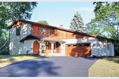 2400 Garland Lane N, Plymouth, MN 55447 - Photo 2