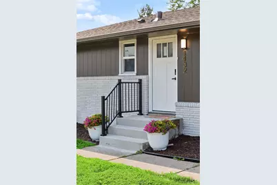 1432 County Road B West W, Roseville, MN 55113 - Photo 4