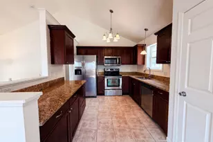 7476 Hampton Ln, Shakopee, MN 55379 - Photo 2