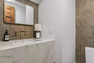 2432 W 24th St, Minneapolis, MN 55405 - Photo 24