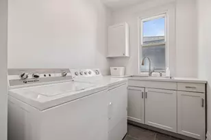 2432 W 24th St, Minneapolis, MN 55405 - Photo 32