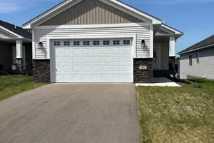 441 Grant Ave SE, Hutchinson, MN 55350 - Photo 2