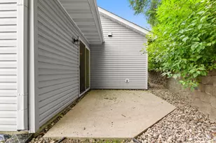 8488 Powers Pl, Chanhassen, MN 55317 - Photo 32
