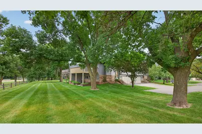 7205 Pontiac Circle, Chanhassen, MN 55317 - Photo 4
