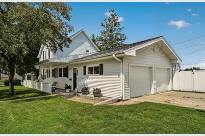 103 4th St SW, Stewartville, MN 55976 - Photo 2
