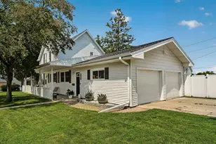 103 4th St SW, Stewartville, MN 55976 - Photo 2