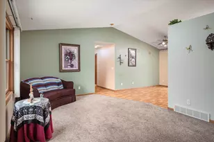 310 Haralson Ln, La Crescent, MN 55947 - Photo 4