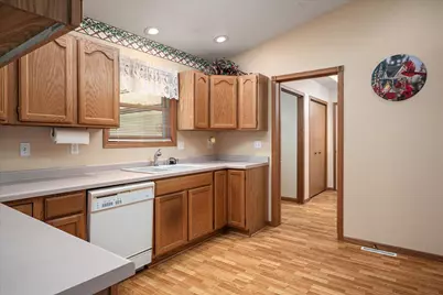310 Haralson Lane, La Crescent, MN 55947 - Photo 6