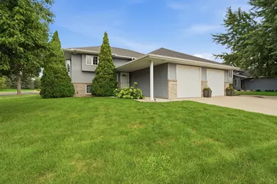 653 Grayhawk Dr, Mankato, MN 56001 - Photo 1