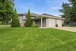 653 Grayhawk Dr, Mankato, MN 56001 - Photo 1