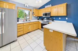 1104 Summit Way, Sauk Rapids, MN 56379 - Photo 4