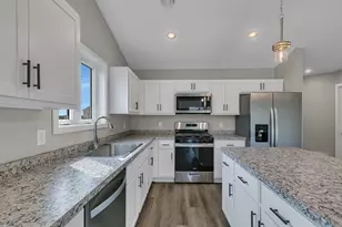 24289 Forestview Cir, Saint Augusta, MN 56301 - Photo 2