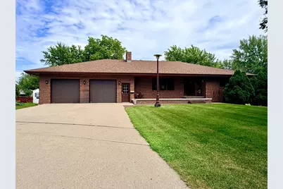 1604 Birchwood Place, Worthington, MN 56187 - Photo 2