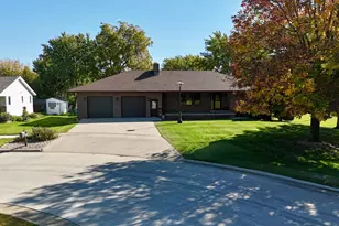 1604 Birchwood Pl, Worthington, MN 56187 - Photo 2