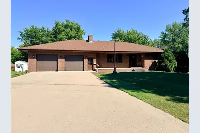 1604 Birchwood Place, Worthington, MN 56187 - Photo 4
