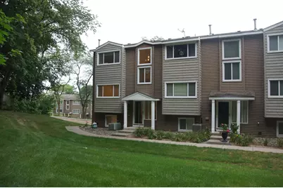 330 Pondridge Circle, Wayzata, MN 55391 - Photo 1