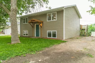 1208 Crestview Rd, Albert Lea, MN 56007 - Photo 2