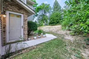 8777 Jasmine Ln, Eden Prairie, MN 55344 - Photo 2