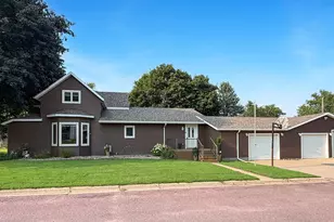 509 S Lake St, Sherburn, MN 56171 - Photo 1