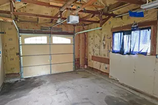 1109 S Moore St, Blue Earth, MN 56013 - Photo 4