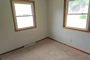 1109 S Moore St, Blue Earth, MN 56013 - Photo 14
