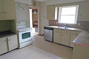 1109 S Moore St, Blue Earth, MN 56013 - Photo 6