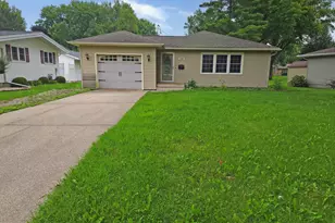 1109 S Moore St, Blue Earth, MN 56013 - Photo 1