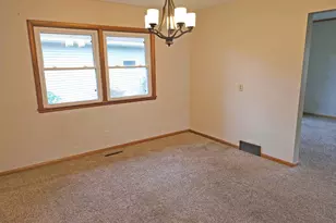 1109 S Moore St, Blue Earth, MN 56013 - Photo 8