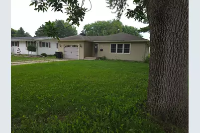 1109 S Moore Street, Blue Earth, MN 56013 - Photo 2