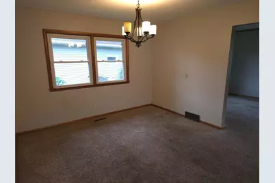 1109 S Moore Street, Blue Earth, MN 56013 - Photo 6