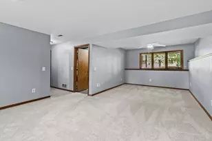 677 California Ave E, Saint Paul, MN 55106 - Photo 28