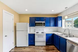 9118 Scarlet Globe Dr, Eden Prairie, MN 55347 - Photo 6