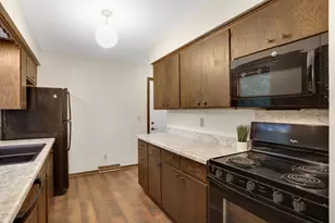 3609 Canterbury Dr, Bloomington, MN 55431 - Photo 6