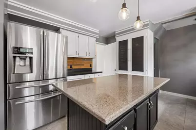 2011 Vincent Avenue N, Minneapolis, MN 55411 - Photo 16