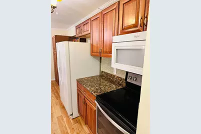 205 Barry Avenue S #306, Wayzata, MN 55391 - Photo 2
