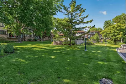 205 Barry Avenue S #306, Wayzata, MN 55391 - Photo 4