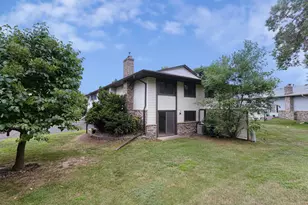 6570 Upper 35th St N, Oakdale, MN 55128 - Photo 2