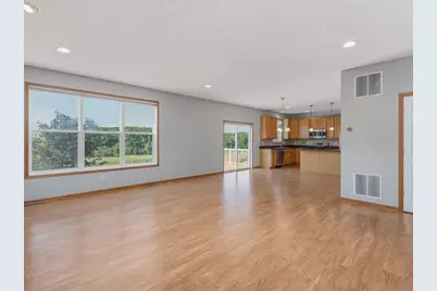 1511 Pembroke Pass, Chanhassen, MN 55317 - Photo 4