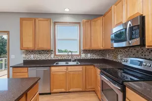 1511 Pembroke Pass, Chanhassen, MN 55317 - Photo 10