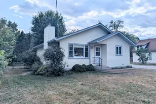 911 Grant St, Spooner, WI 54801 - Photo 2